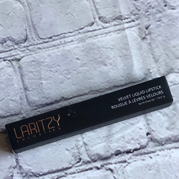 Laritzy Velvet Liquid Lipstick in color Legend New! - Picture 7 of 9